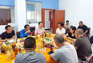 云南牛商汇企业家访问品世新搬迁的休闲食品厂
